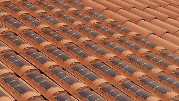 fotovoltaico in centro storico con le tegole fotovoltaiche